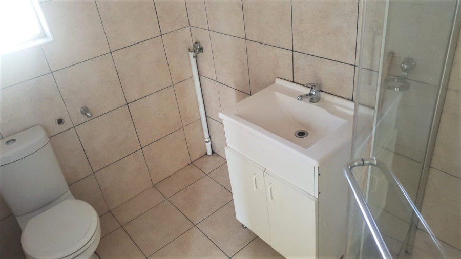 To Let 1 Bedroom Property for Rent in Quigney Eastern Cape